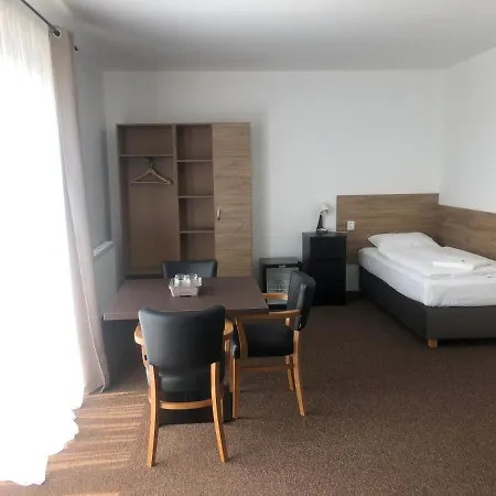 R10 Hotel 3*
