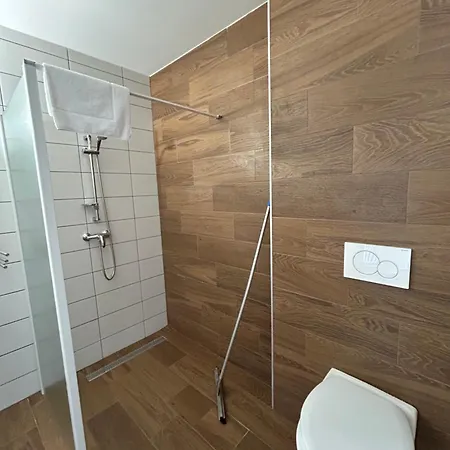 R10 Hotel