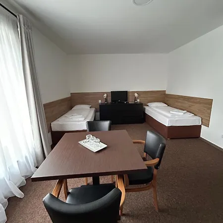 R10 Hotel 3*
