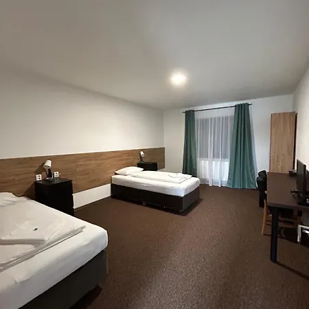 Hotel R10 3*