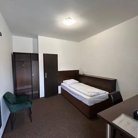 R10 Hotel