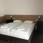 R10 Hotel 3*