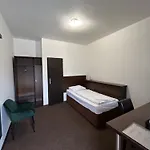 R10 Hotel