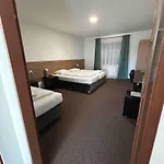 R10 Hotel