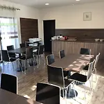 Hotel R10